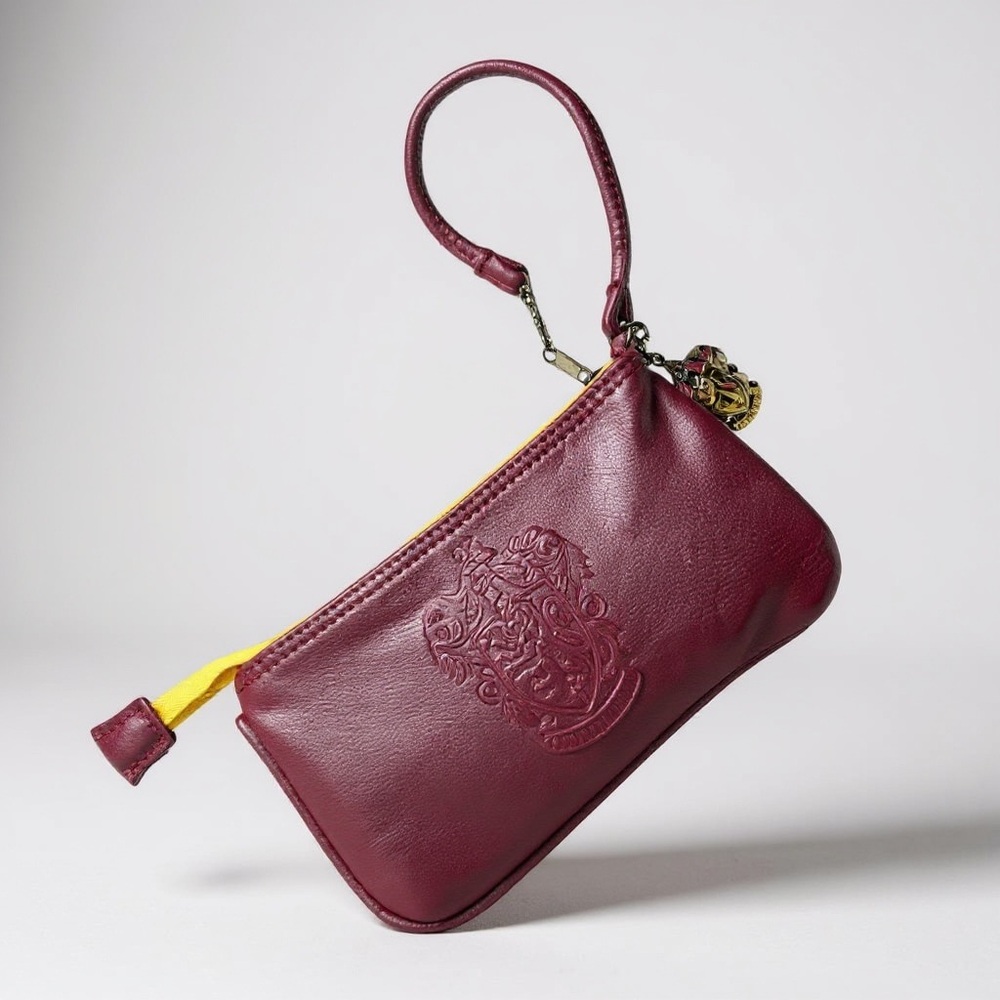 Universal Studios Wizarding World of Harry Potter Gryffindor Wristlet Purse
